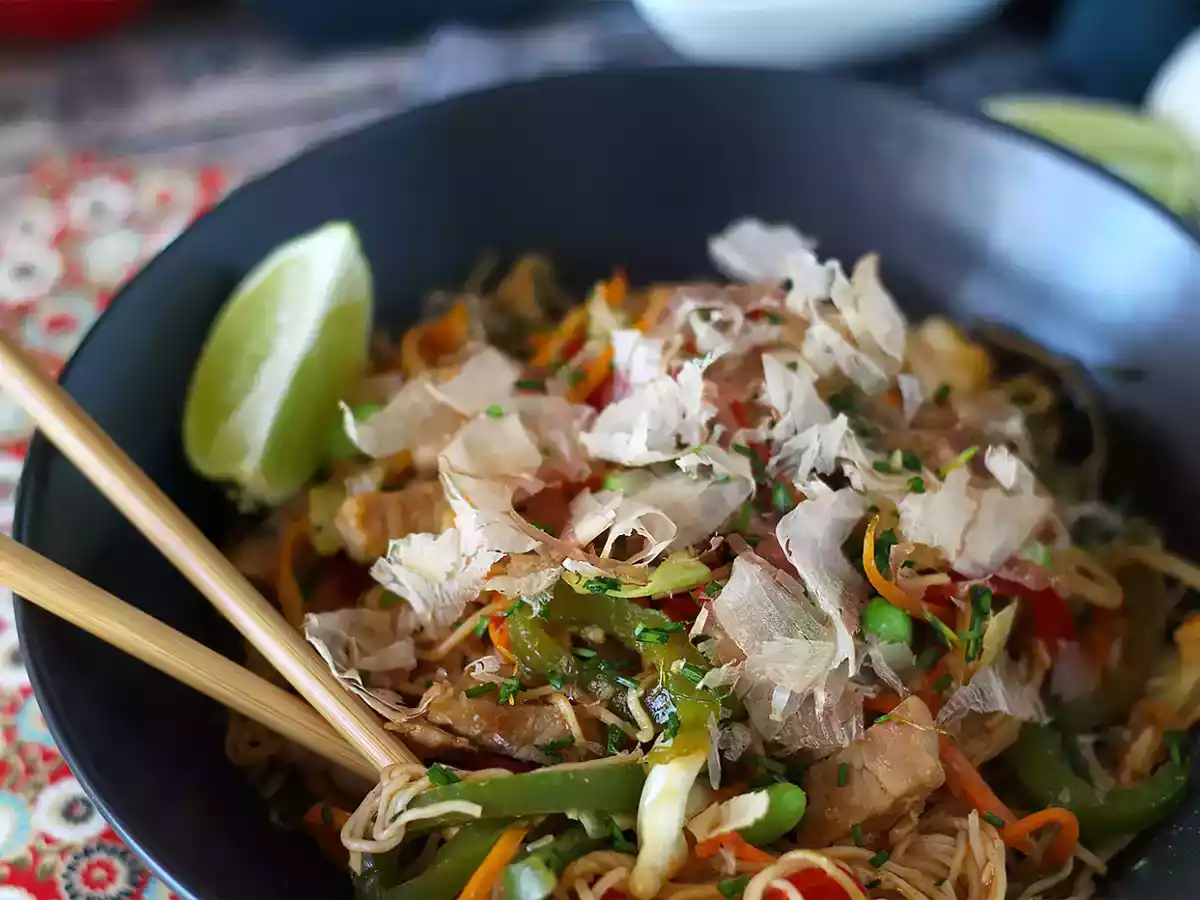 Yakisoba, roergebakken noedels met groenten - foto 4